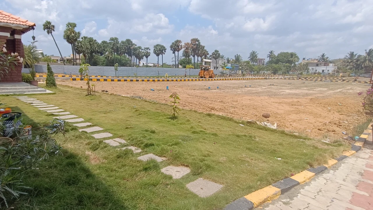 Premium villa plot for sale in Redhills